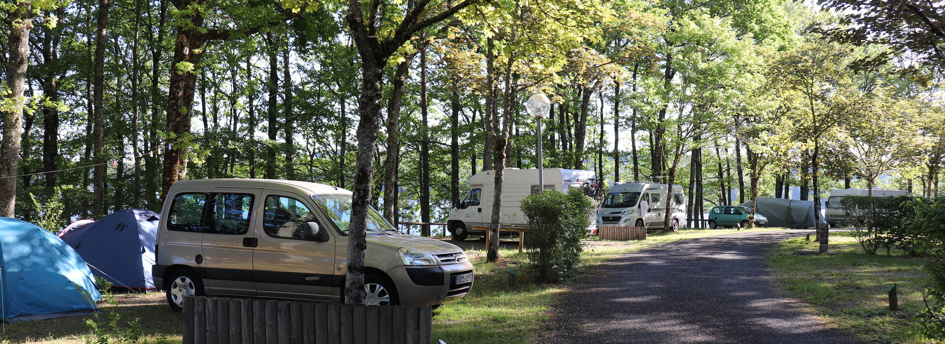 Hébergements du Camping du Lac ***  Neuvic (19)